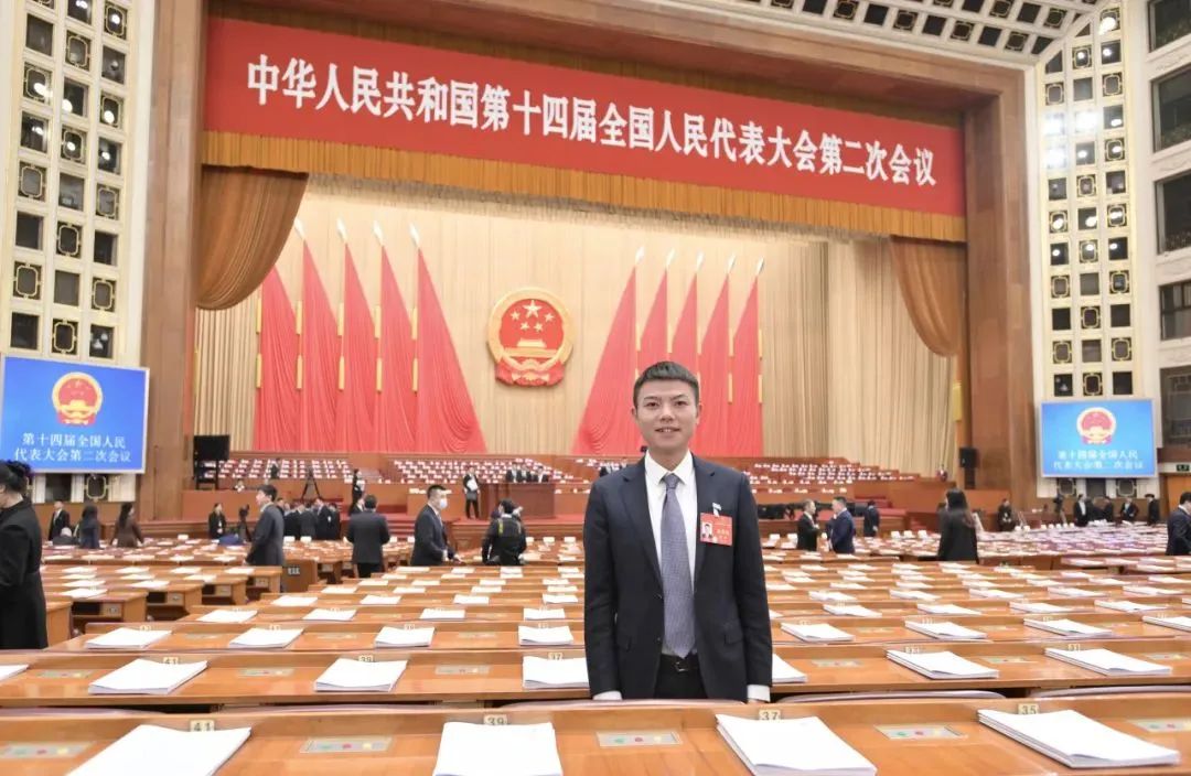 邹彬.jpg 邹彬.jpg
